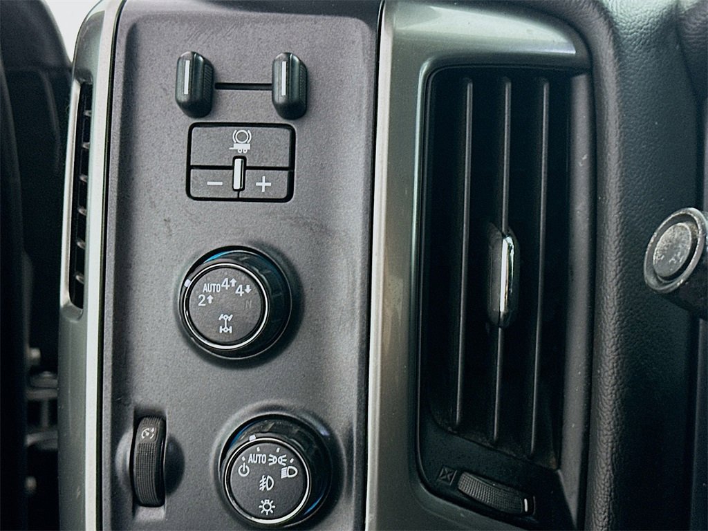 Used 2018 Chevrolet Silverado 1500 LT w/ All Star Edition image 10