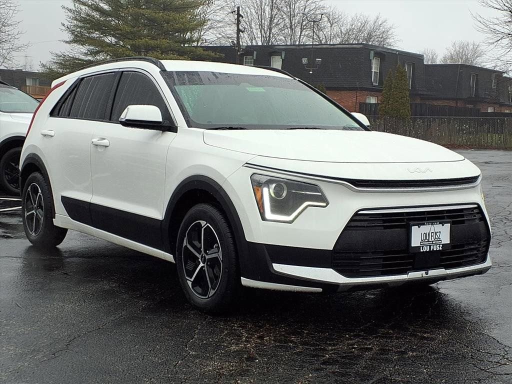 Used 2024 Kia Niro EX image 2