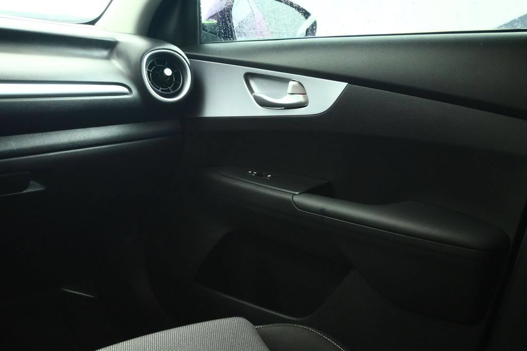 Used 2023 Kia Forte LXS w/ LXS Technology Package FWD image 45