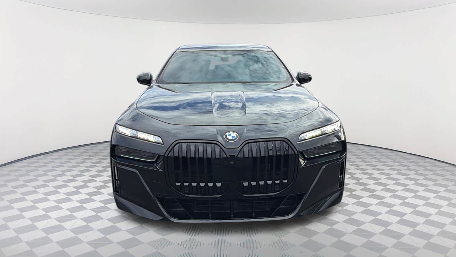 Used 2023 BMW 760i xDrive w/ Executive Package AWD/4WD video 2