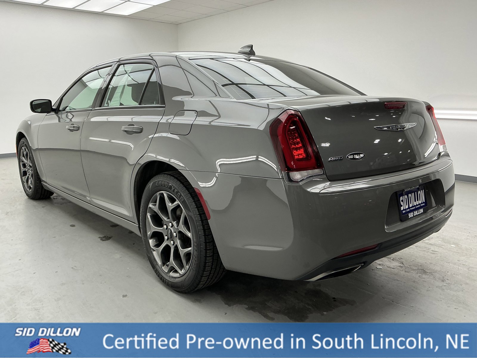 Used 2018 Chrysler 300 S image 6