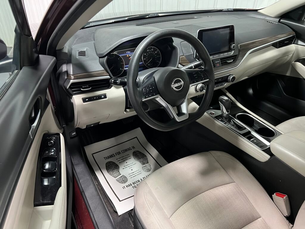 Used 2023 Nissan Altima 2.5 SV image 2