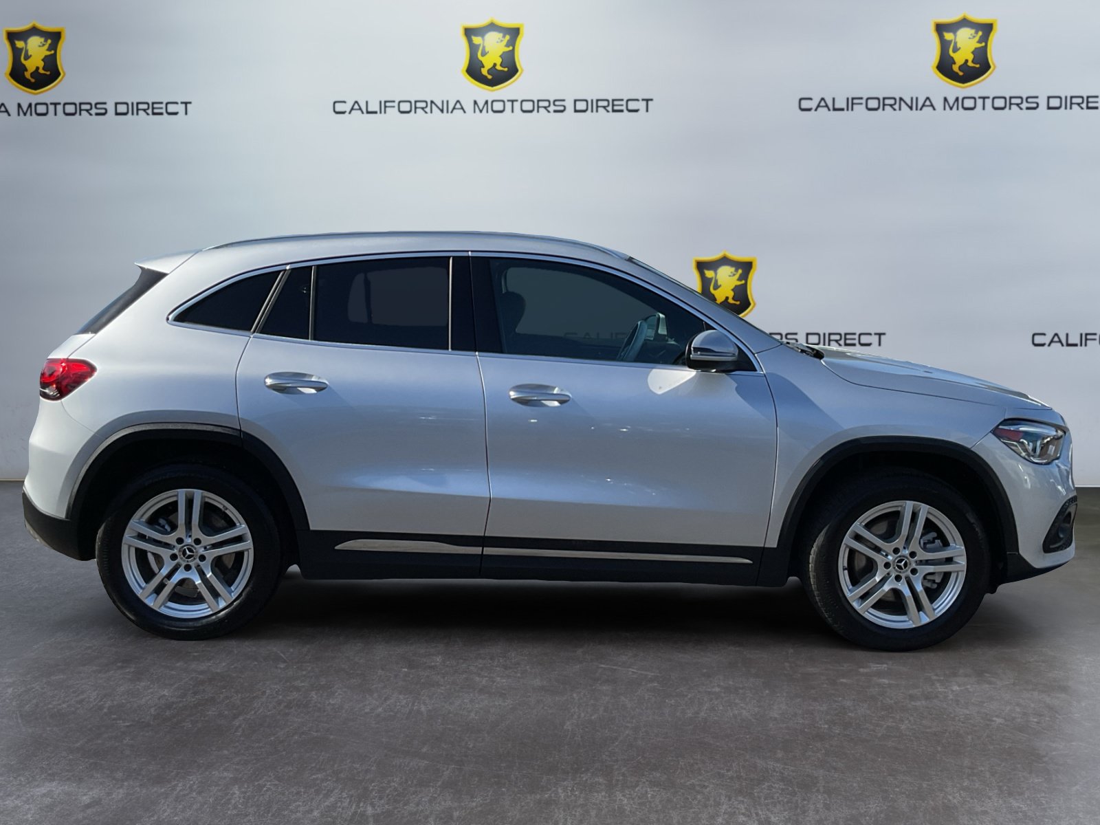 Used 2021 Mercedes-Benz GLA 250 4MATIC w/ Premium Package image 4