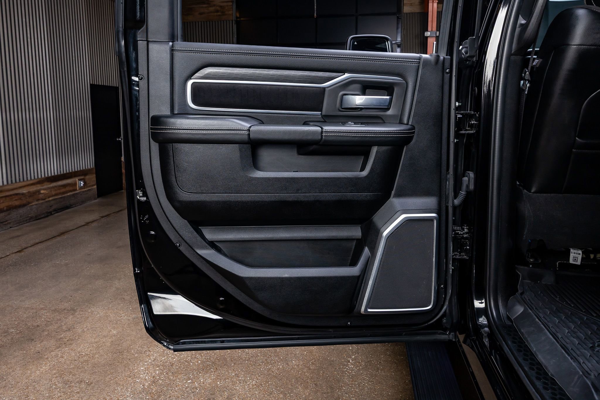Used 2024 RAM 2500 Laramie w/ Night Edition AWD/4WD image 38