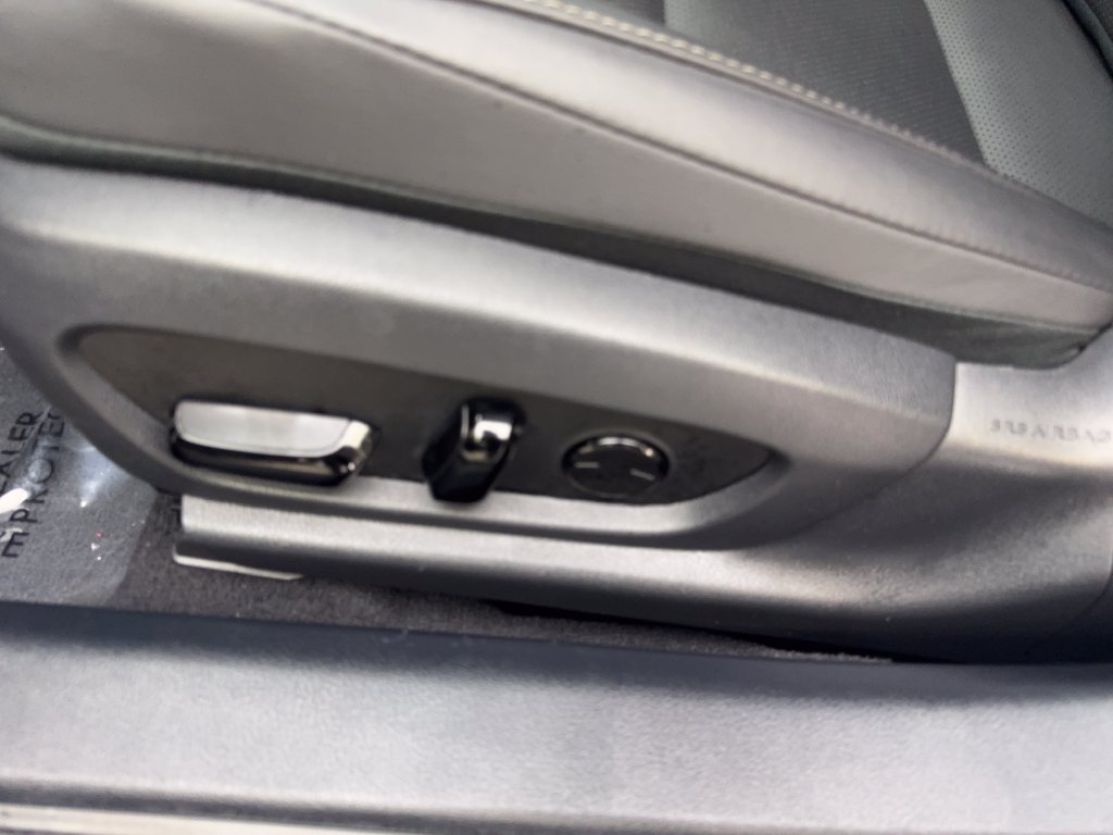 Used 2025 Lexus ES 300h w/ Premium Package FWD image 32