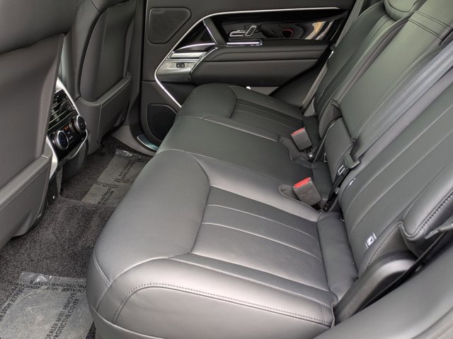 Used 2025 Land Rover Range Rover SE image 20