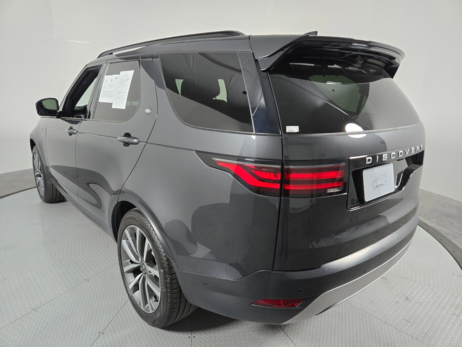 Used 2025 Land Rover Discovery S AWD/4WD image 17