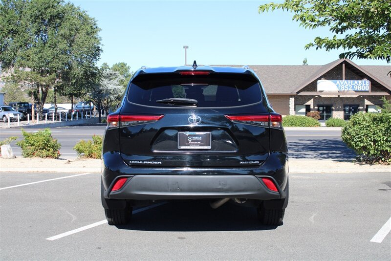 Used 2021 Toyota Highlander XLE AWD/4WD image 9