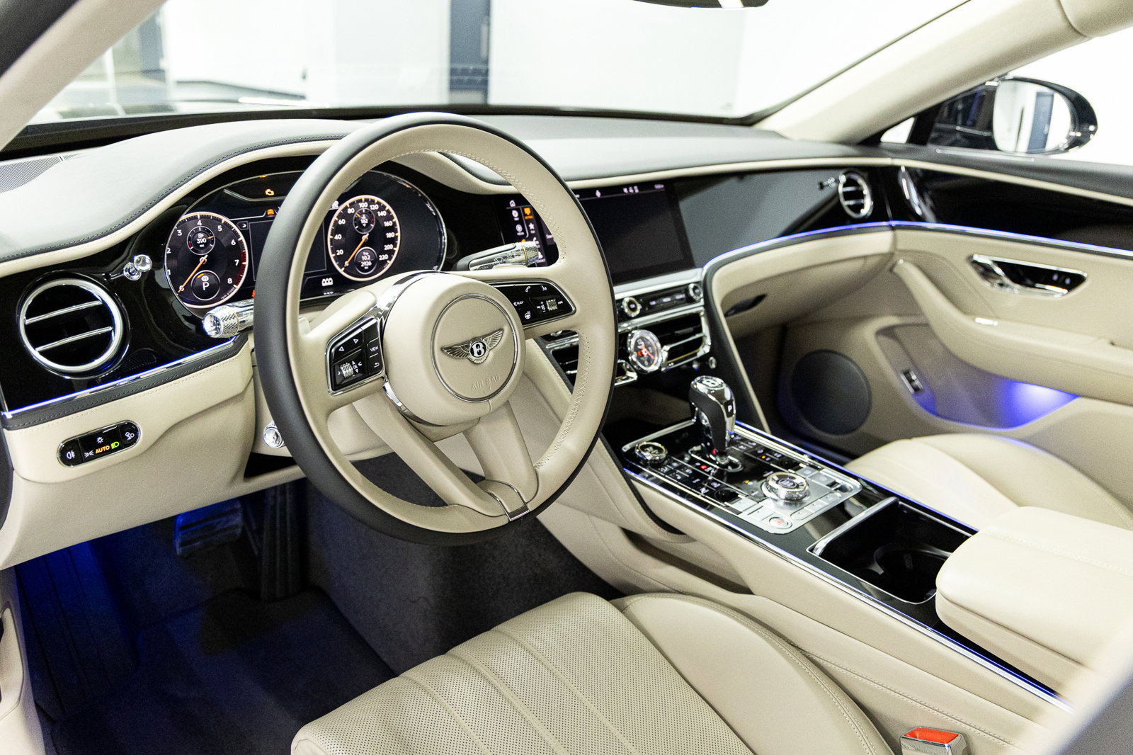 Used 2023 Bentley Flying Spur V8 image 23