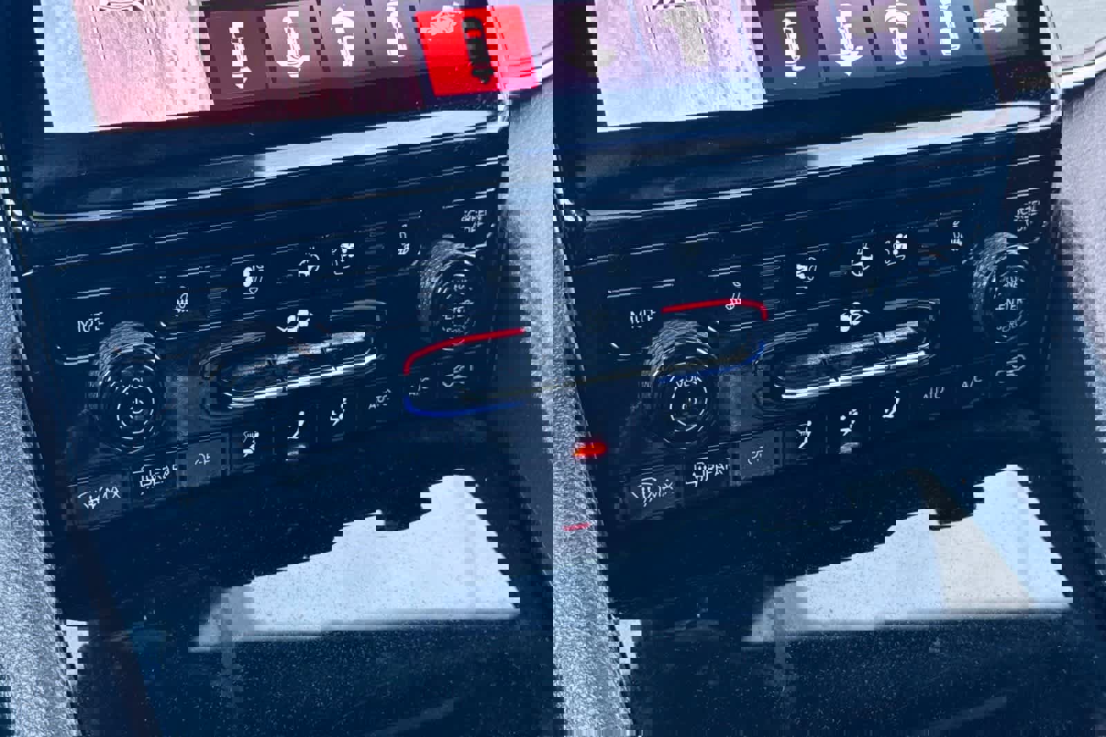 Used 2024 Jeep Grand Cherokee L Limited w/ Luxury Tech Group II image 24