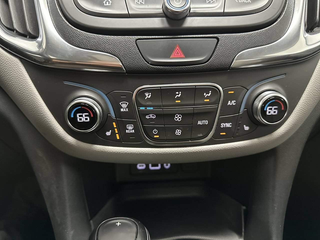 Used 2019 Chevrolet Equinox LT w/ LT True North Edition AWD/4WD image 42