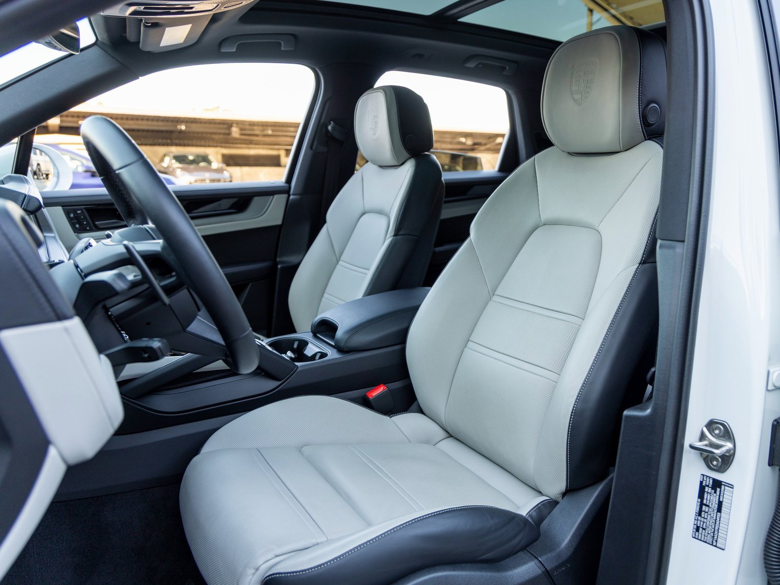 Certified 2025 Porsche Cayenne image 5