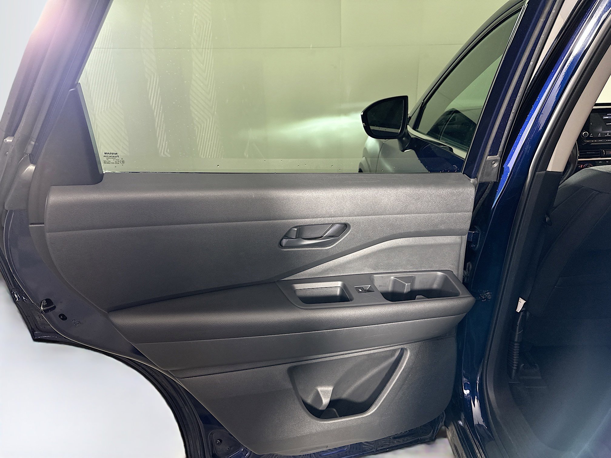 Used 2024 Nissan Pathfinder SV image 25