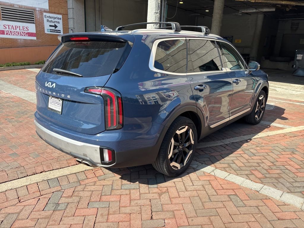 Certified 2023 Kia Telluride EX w/ EX Captain's Chair Package FWD image 3