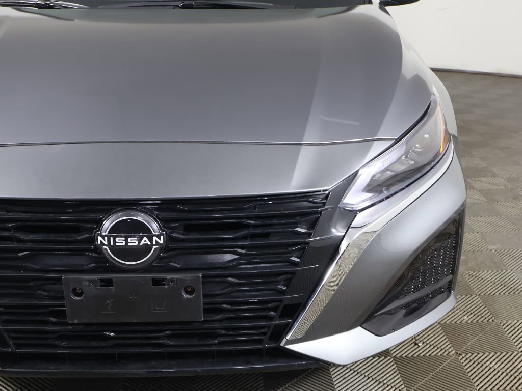 Used 2024 Nissan Altima 2.5 SV image 11