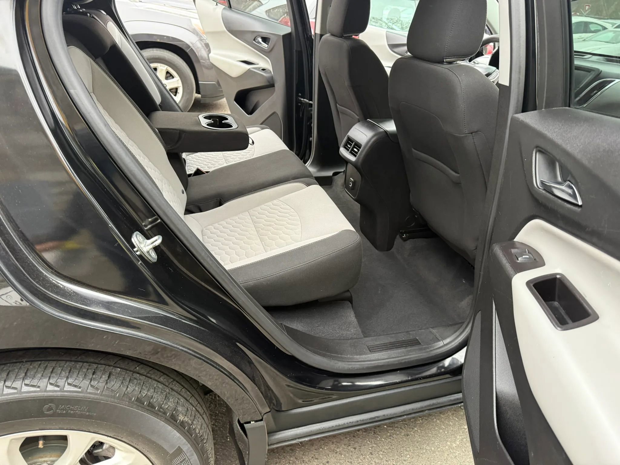 Used 2021 Chevrolet Equinox LS w/ LS Convenience Package AWD/4WD image 16