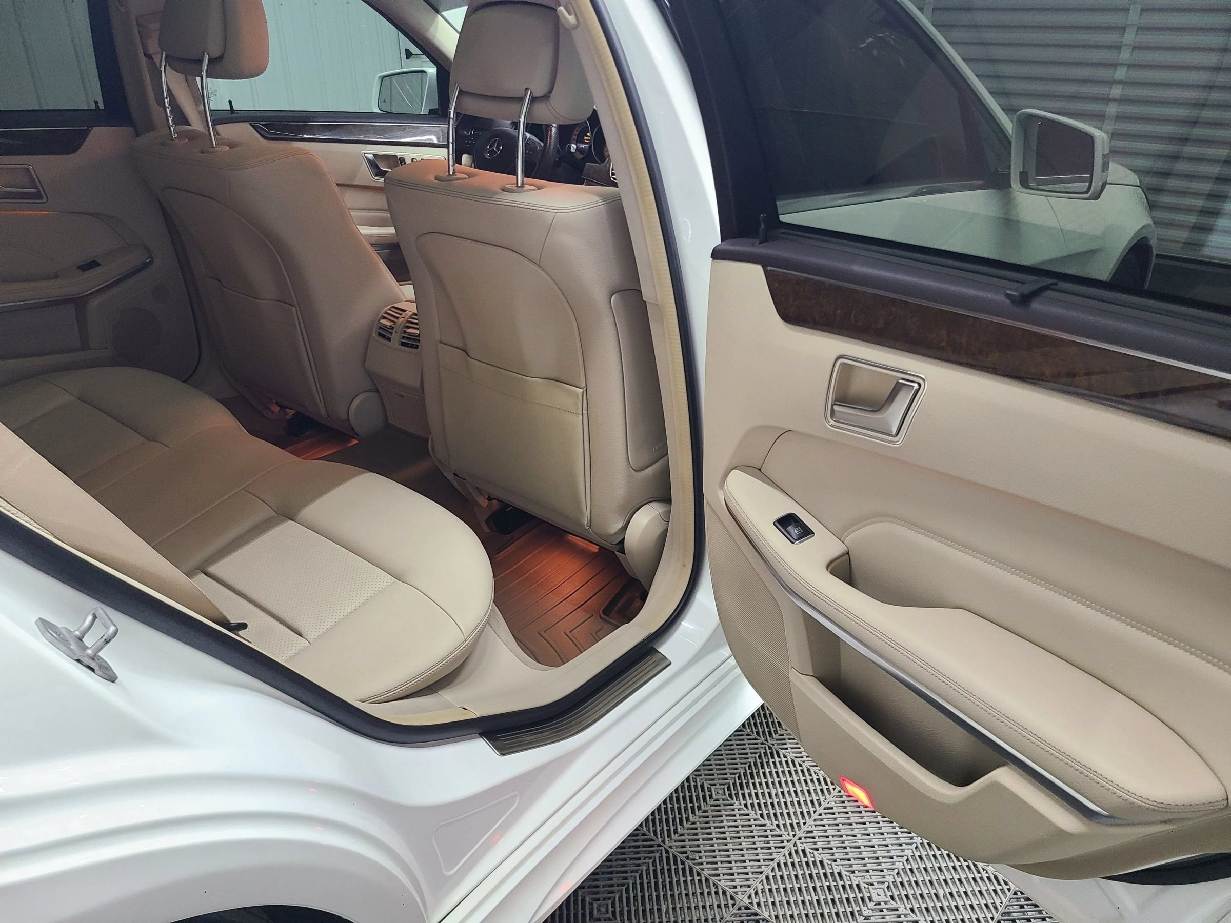 Used 2016 Mercedes-Benz E 350 4MATIC Wagon image 39