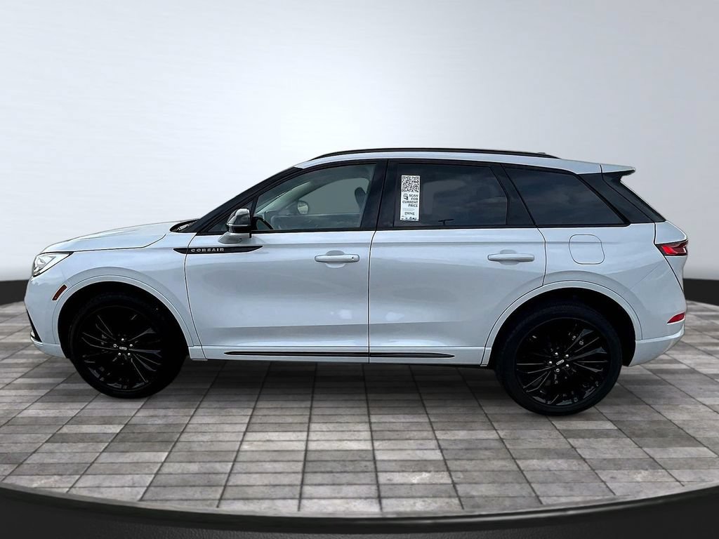 Used 2025 Lincoln Corsair Reserve w/ Jet Appearance Package AWD/4WD image 4