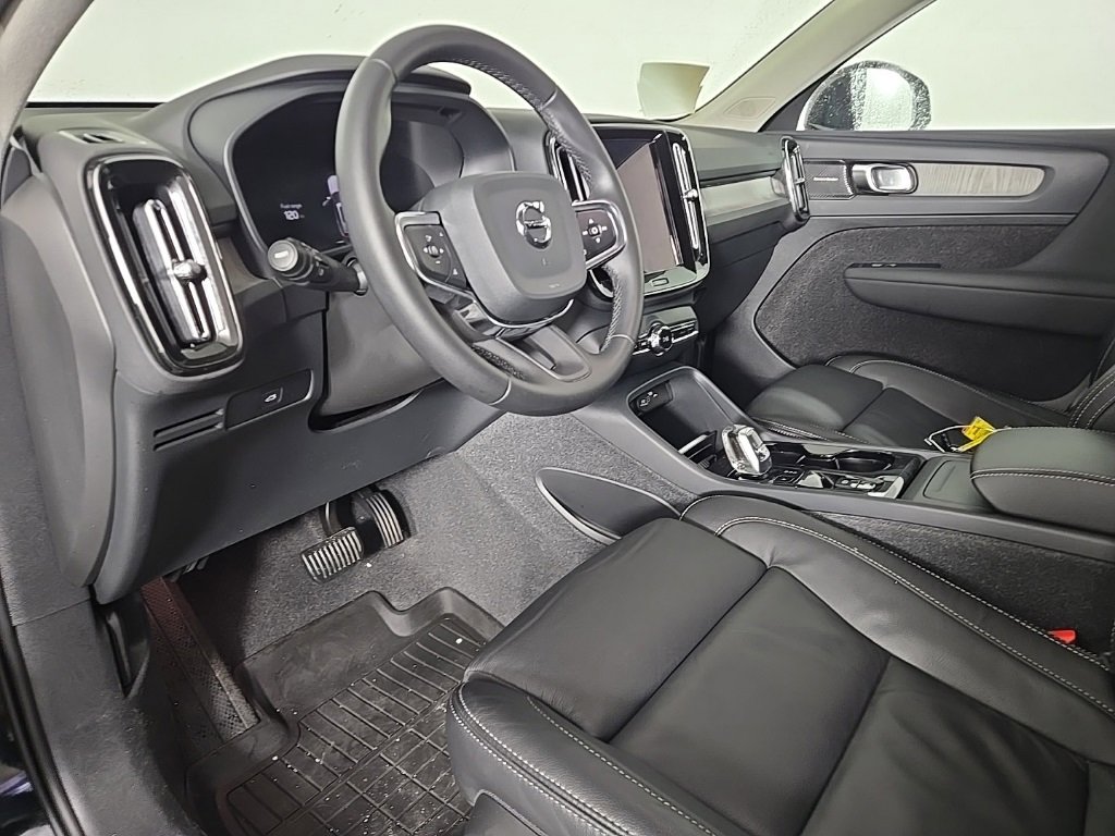 Certified 2024 Volvo XC40 B5 Plus w/ Protection Package Premier image 21