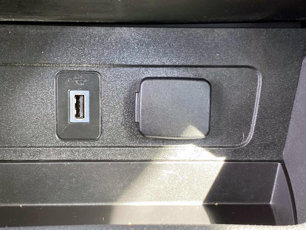 Used 2019 Ford Escape Titanium AWD/4WD image 16