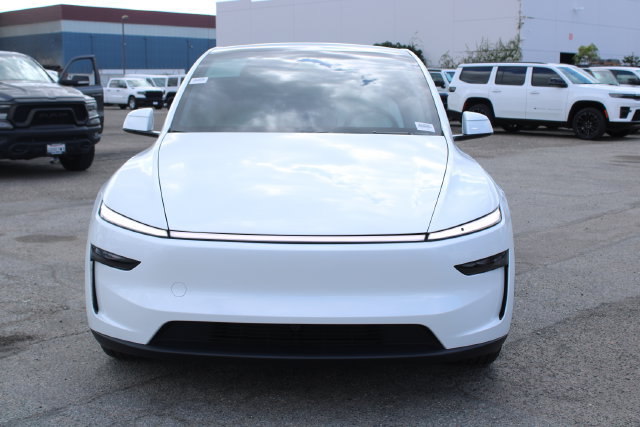 Used 2026 Tesla Model Y 2WD image 2