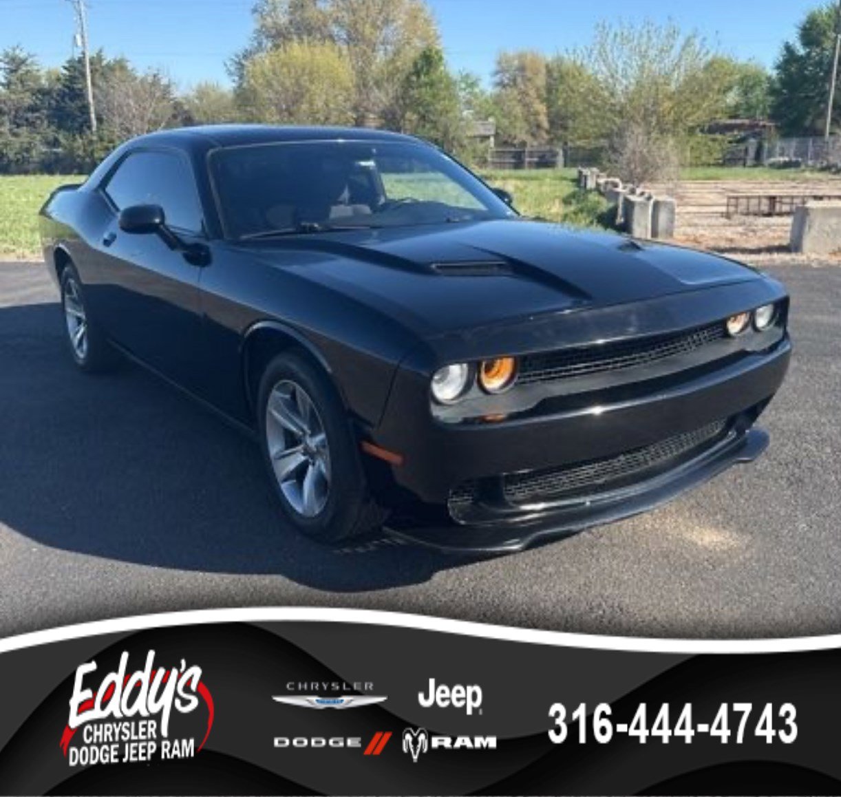 Used 2019 Dodge Challenger SXT image 1