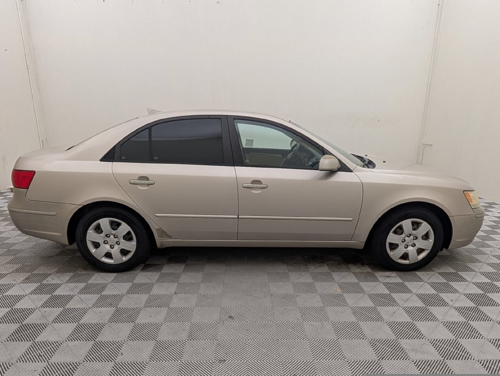 Used 2009 Hyundai Sonata GLS FWD image 2