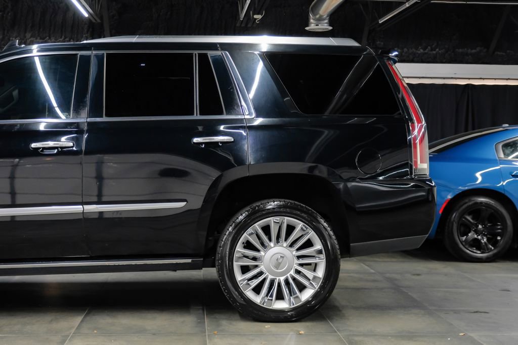 Used 2016 Cadillac Escalade Platinum RWD image 18