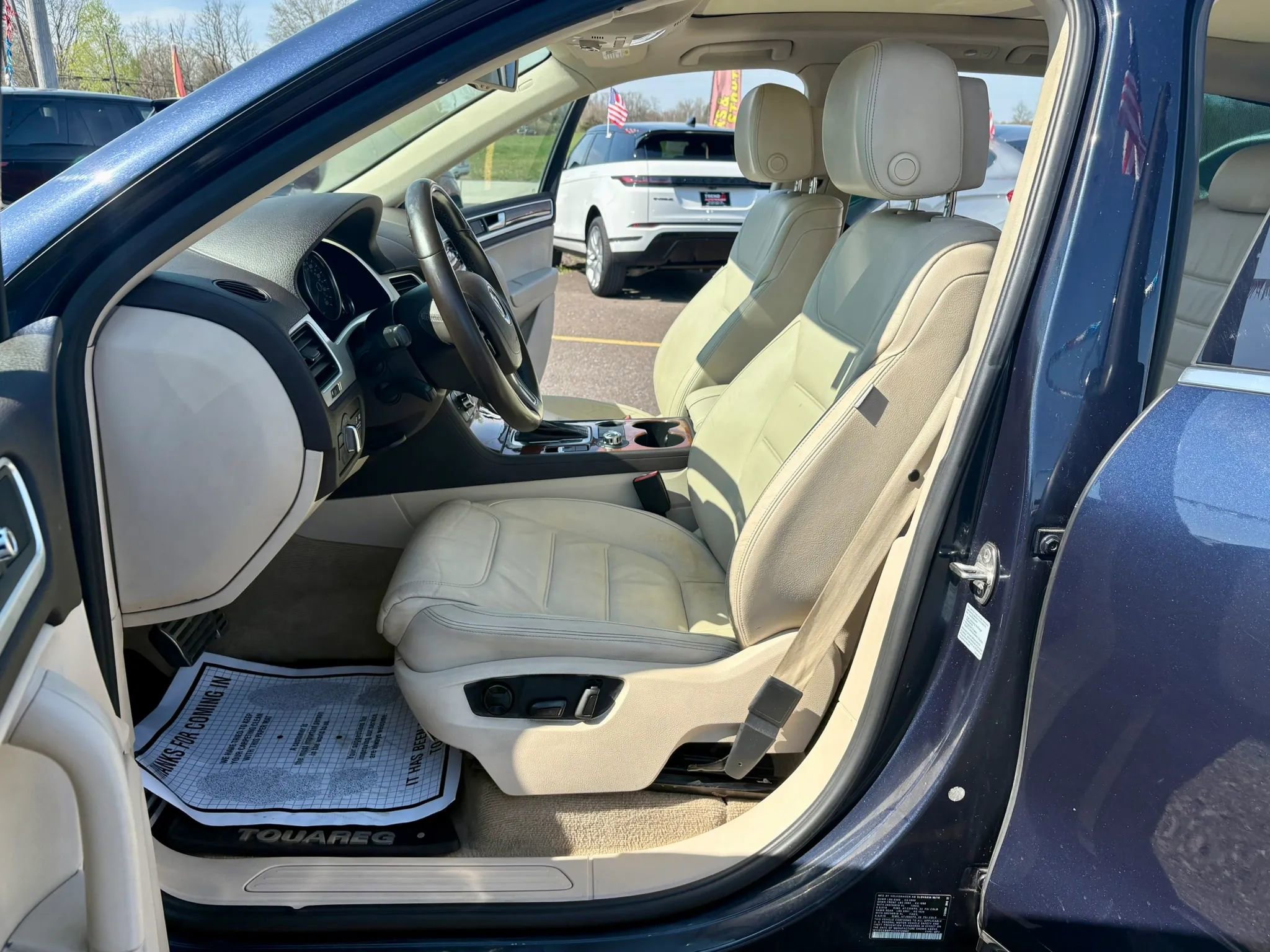 Used 2012 Volkswagen Touareg TDI image 17