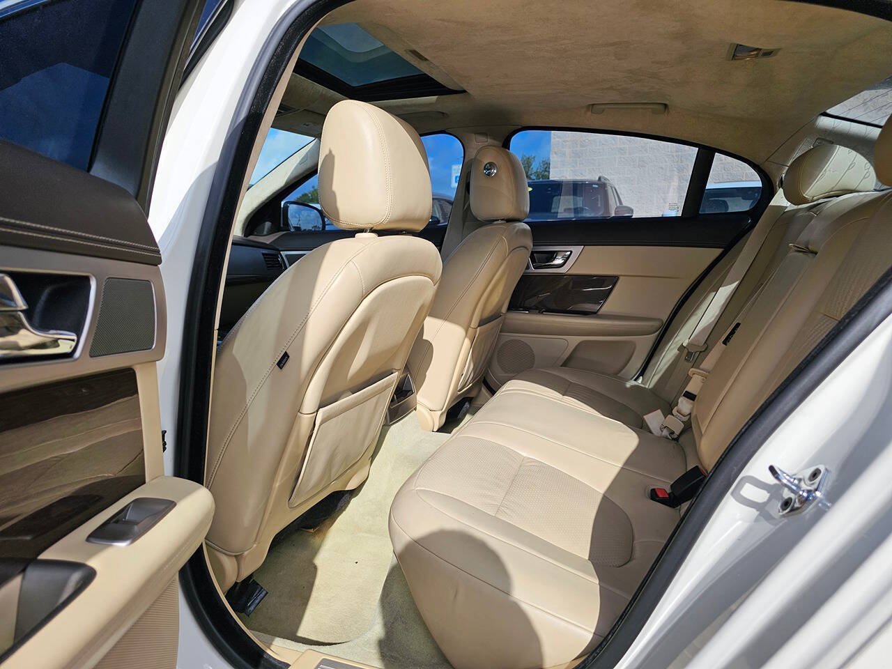 Used 2010 Jaguar XF Supercharged RWD image 11