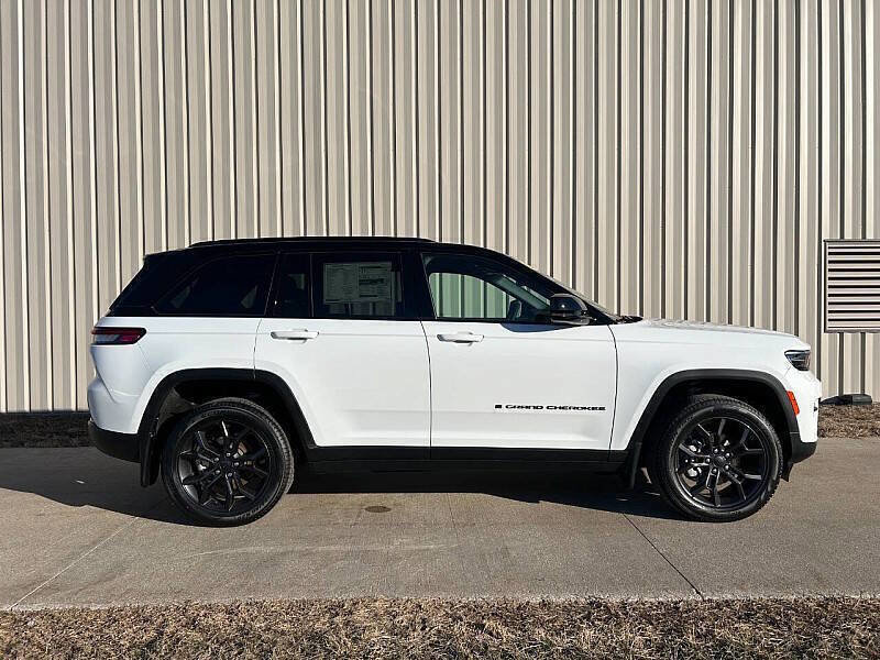 New 2025 Jeep Grand Cherokee Limited w/ Trailer Tow Package image 1