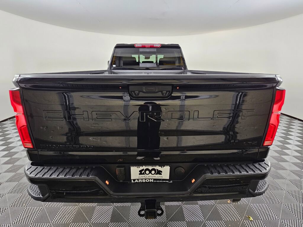Used 2025 Chevrolet Silverado 3500 LTZ w/ LTZ Plus Package image 4