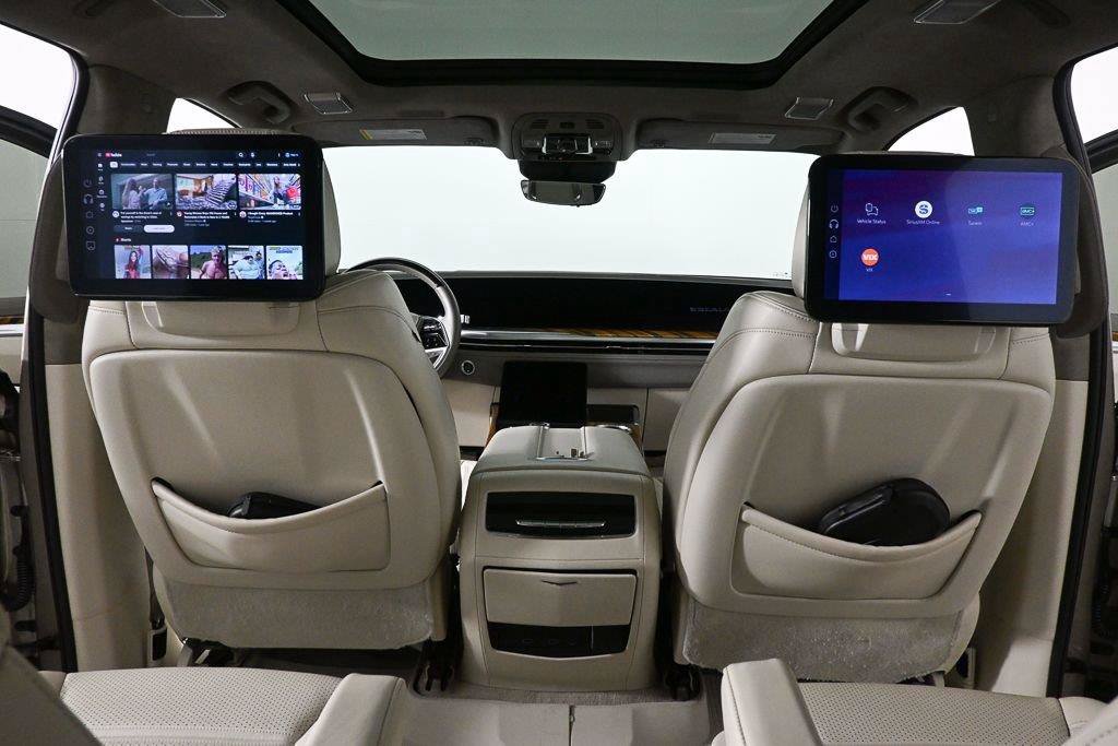 Used 2025 Cadillac Escalade Sport Platinum w/ LPO, Floor Liner Package AWD/4WD image 17