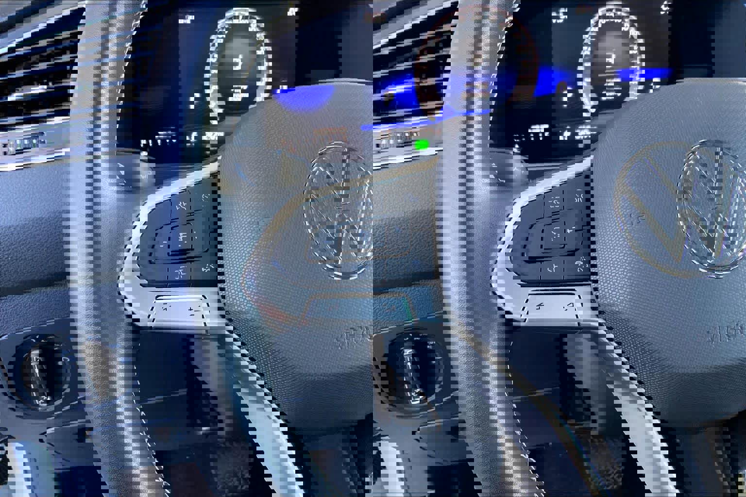 Used 2022 Volkswagen Tiguan SE image 24