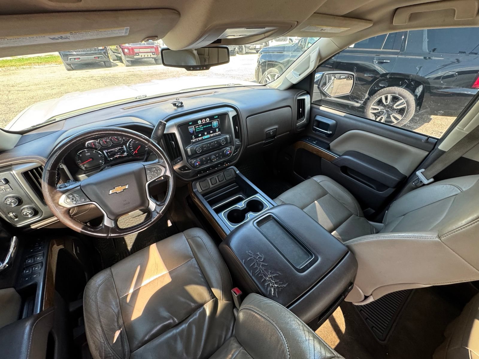Used 2015 Chevrolet Silverado 1500 LTZ w/ LTZ Plus Package AWD/4WD image 24