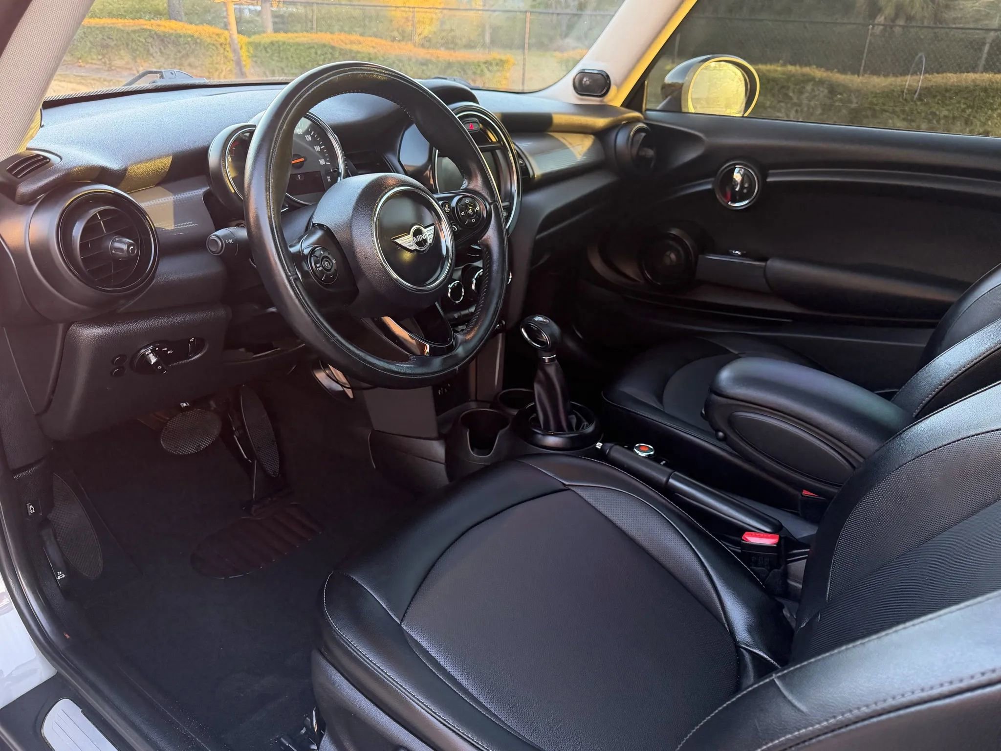 Used 2017 MINI Cooper 2-Door Hardtop image 9