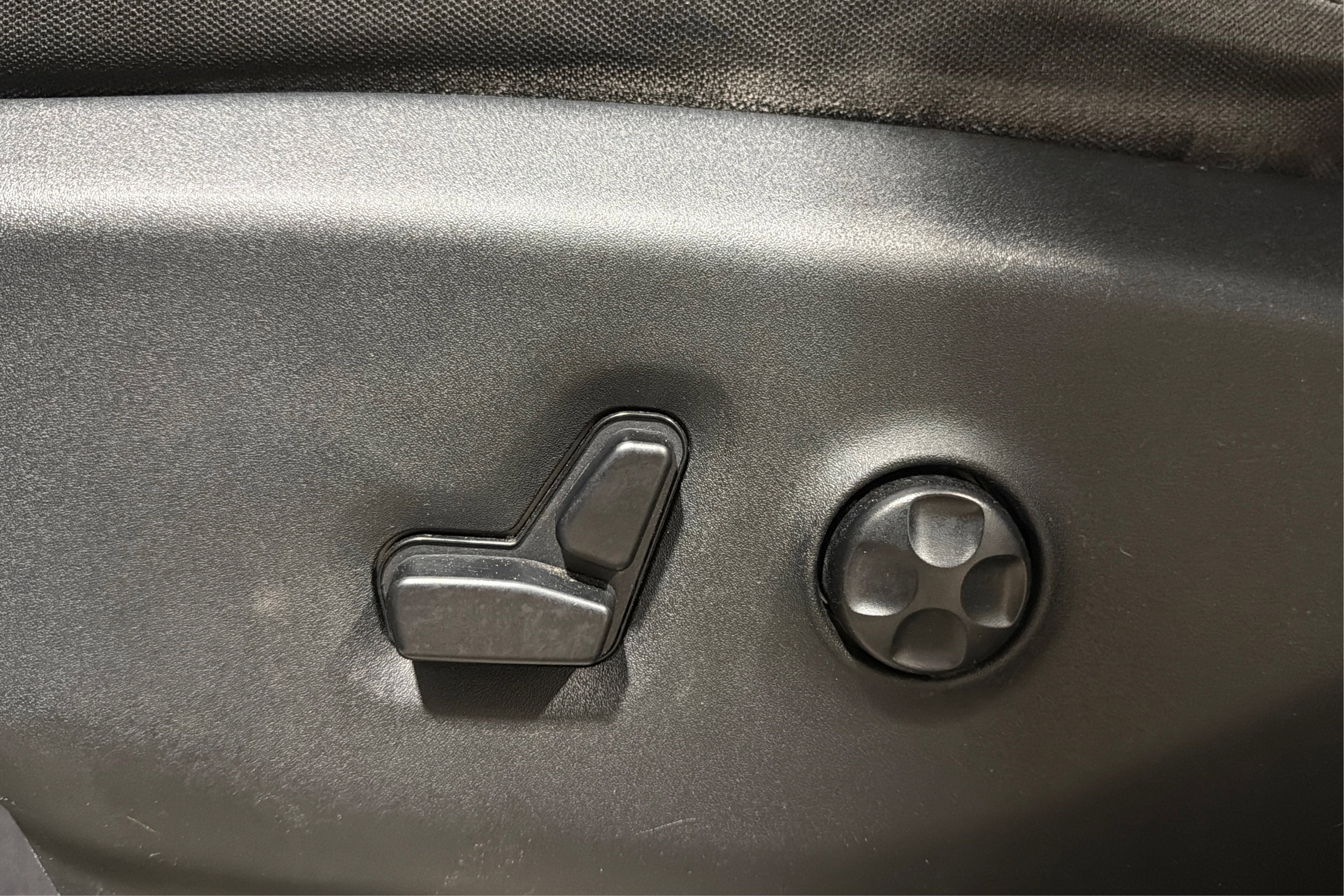 Used 2017 Chrysler Pacifica LX w/ Tire & Wheel Group FWD image 18