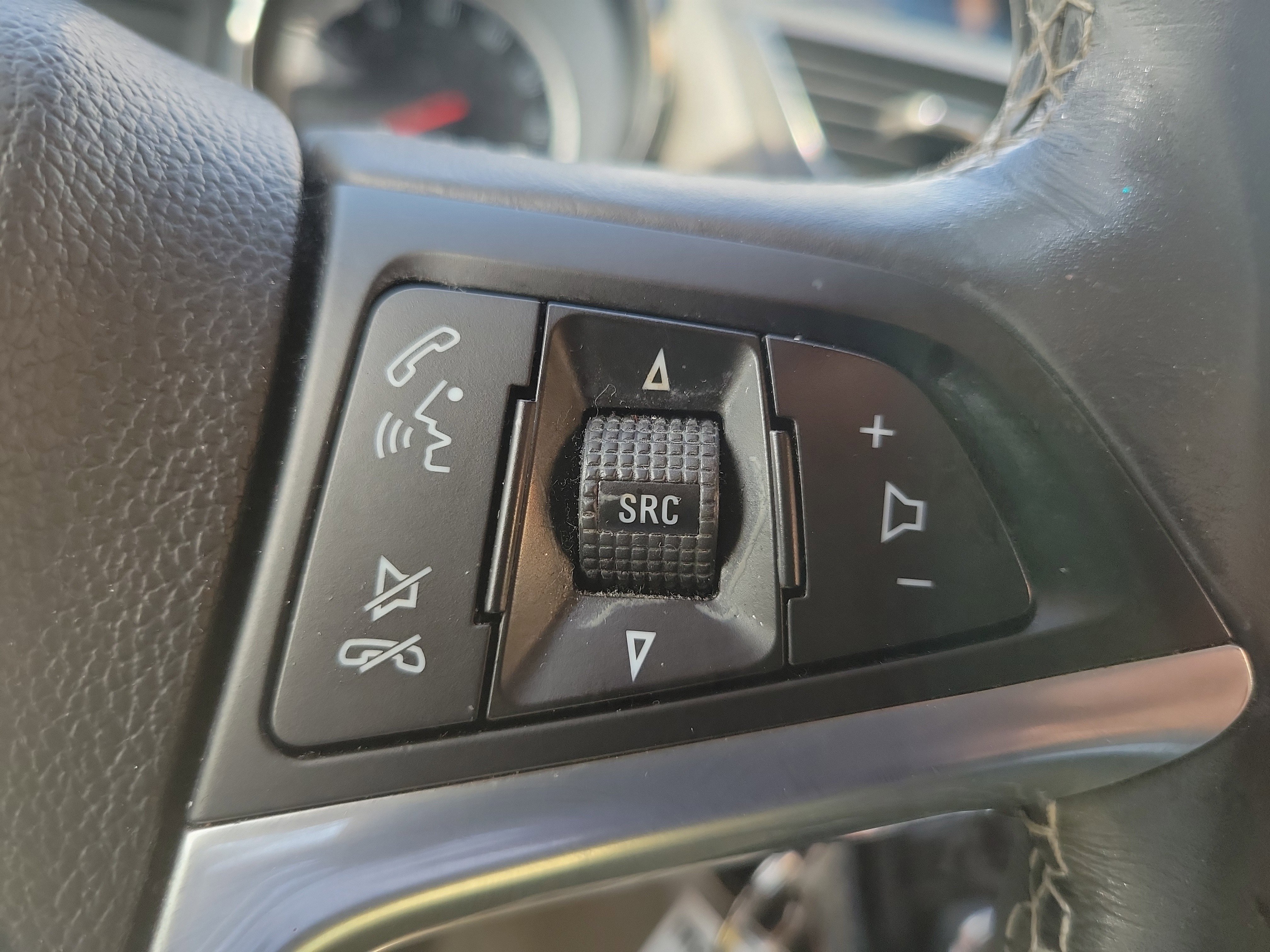 Used 2015 Buick Encore FWD image 17