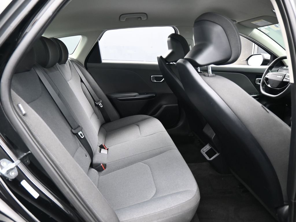 Used 2025 Kia K4 LX image 40