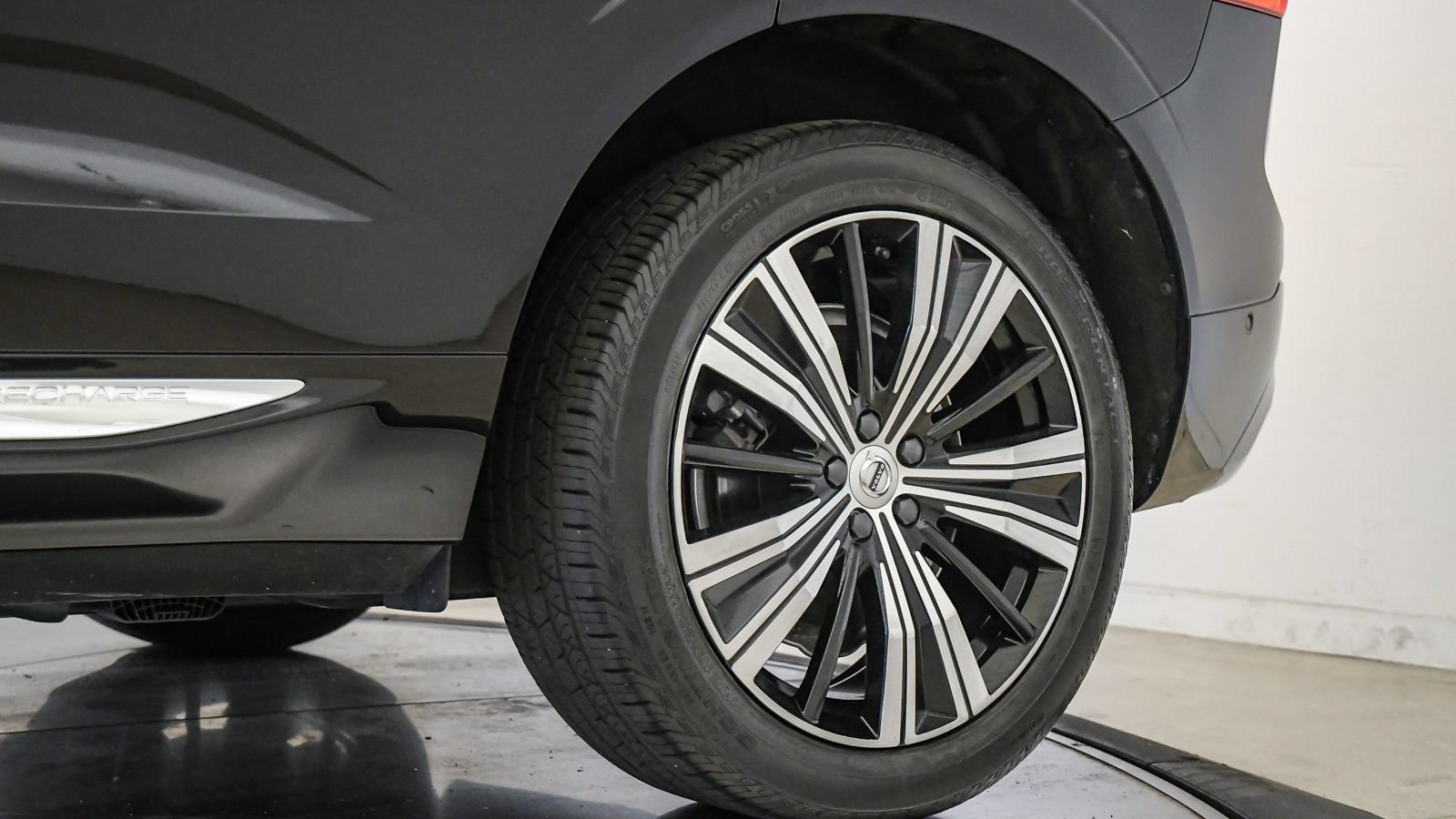 Certified 2023 Volvo XC60 T8 Plus w/ Protection Package Premier AWD/4WD image 11