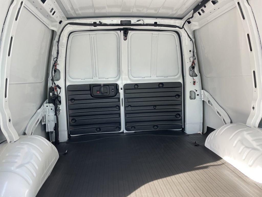 New 2025 Chevrolet Express 2500 Work Van image 30