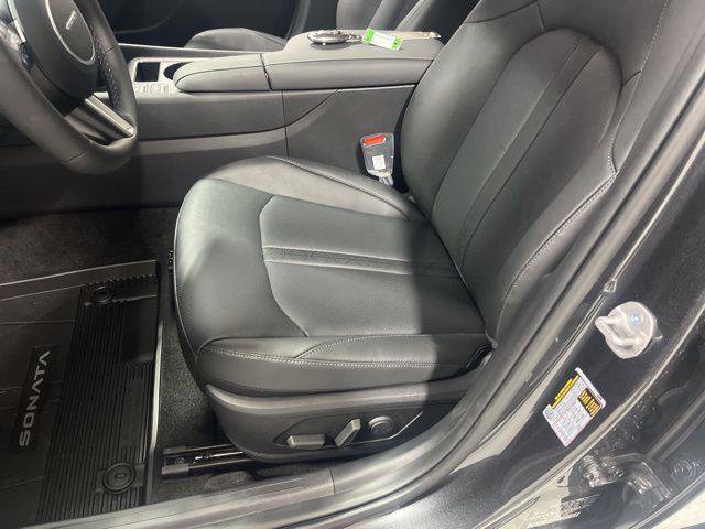 New 2025 Hyundai Sonata Limited image 7