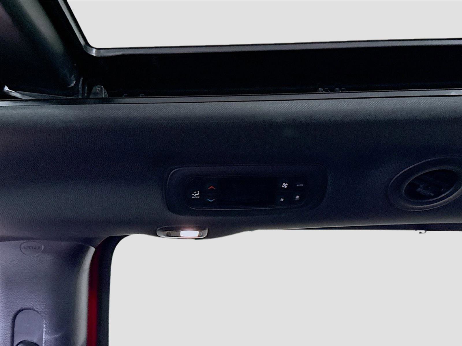 Used 2025 Chrysler Pacifica Limited image 19