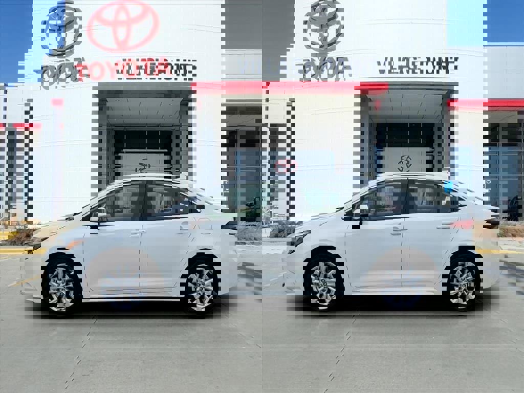 Certified 2026 Toyota Corolla XLE image 2