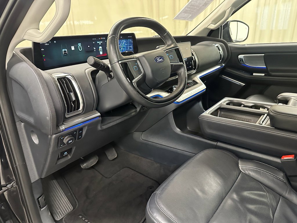 Used 2025 Ford Expedition Platinum image 30