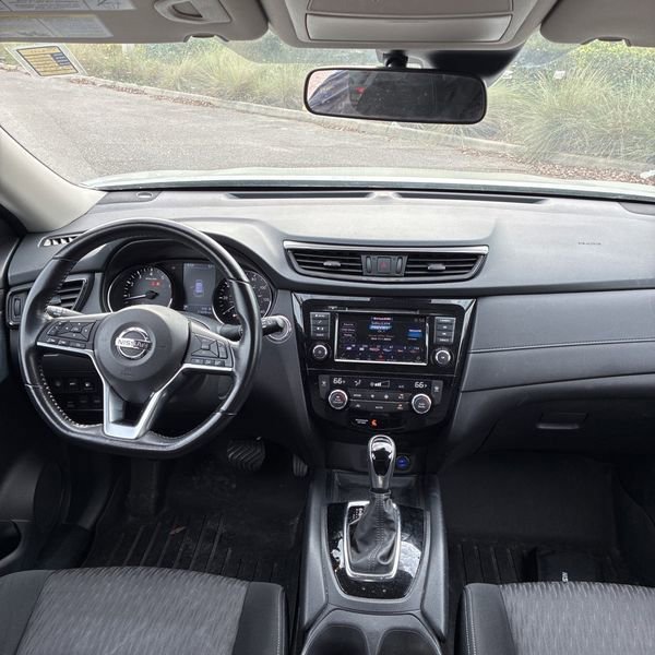 Used 2020 Nissan Rogue SV image 15