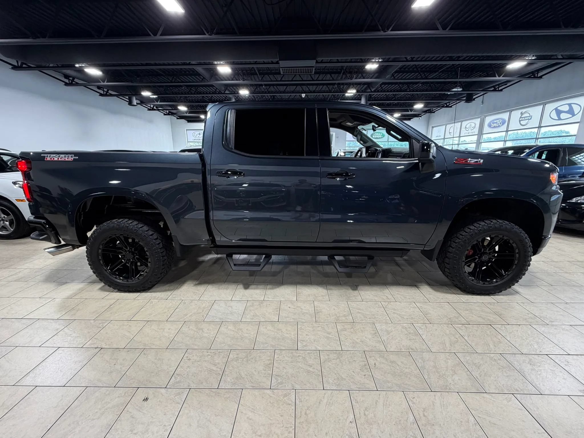 Used 2021 Chevrolet Silverado 1500 Custom Trail Boss AWD/4WD image 23
