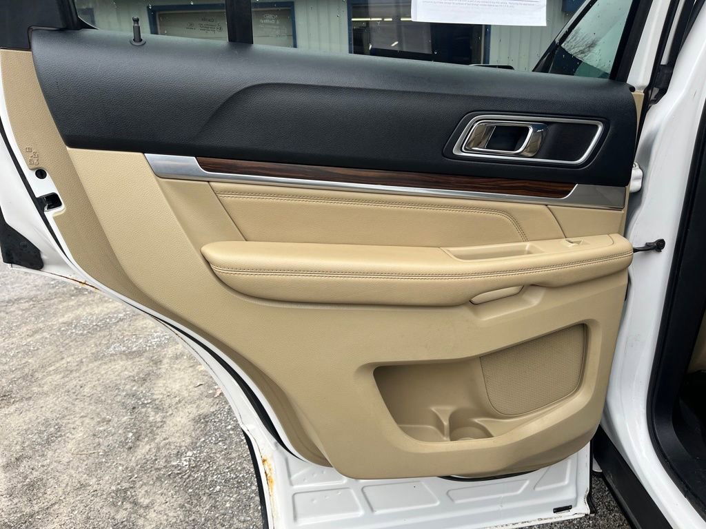 Used 2017 Ford Explorer Limited image 30