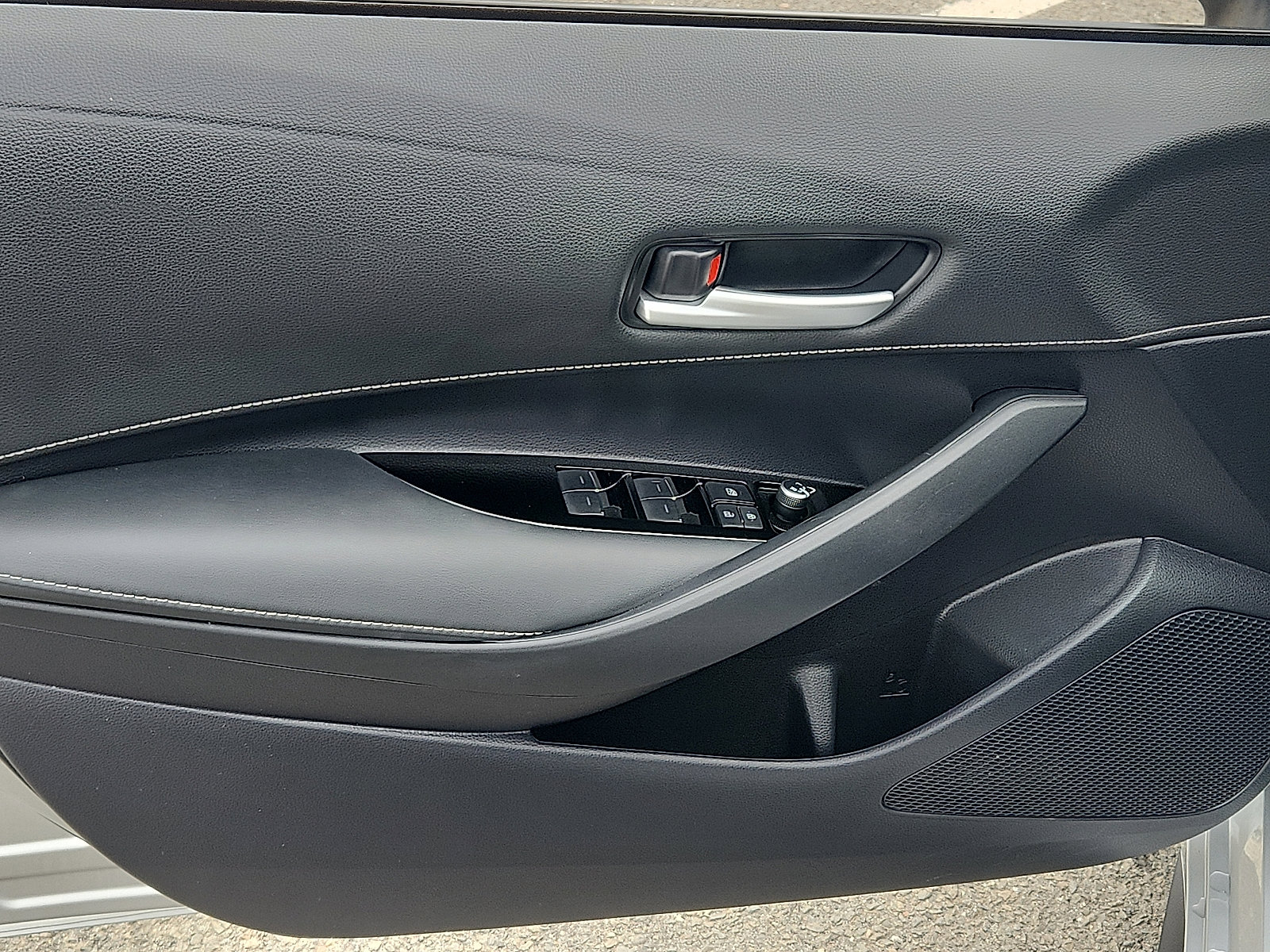 Used 2021 Toyota Corolla SE image 12