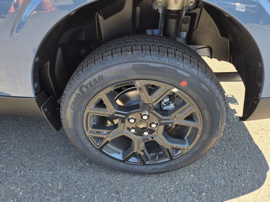 Used 2025 Ford Maverick Lariat w/ Black Appearance Package image 9